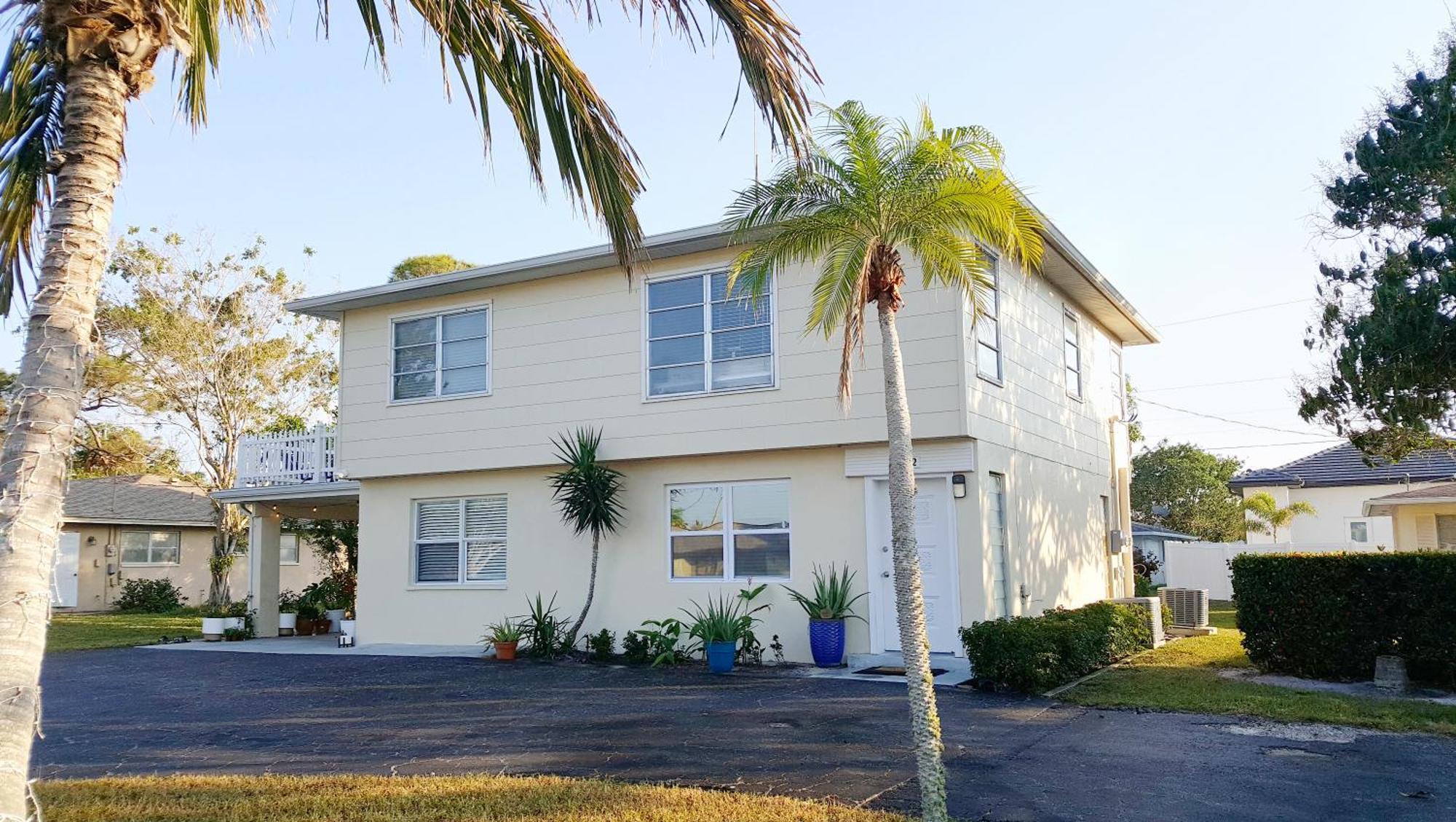 Naples Park Oasis - Cozy Two Bedroom Apartment Exterior photo